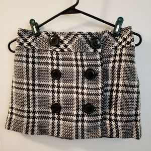 Cute & Sexy Plaid mini skirt, black & white by Express Design Studio, size 0